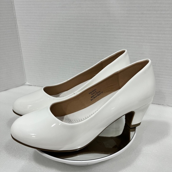 Journee‎ Collection Luu Womens Round Closed Toe Block Heel Pumps. Size: 6M White - Picture 6 of 8